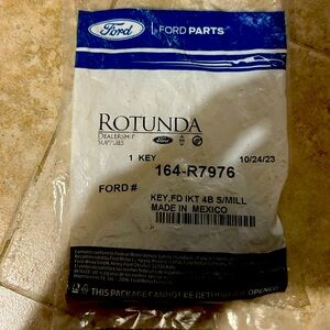 New in Pack Ford Key 164-R7976